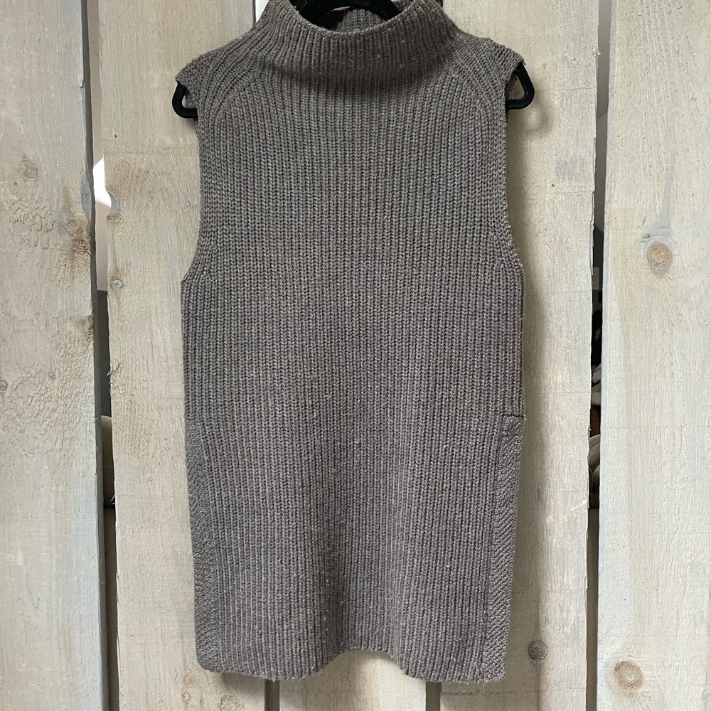 Wilfred Sleeveless Sweater - Olive Green (Small)